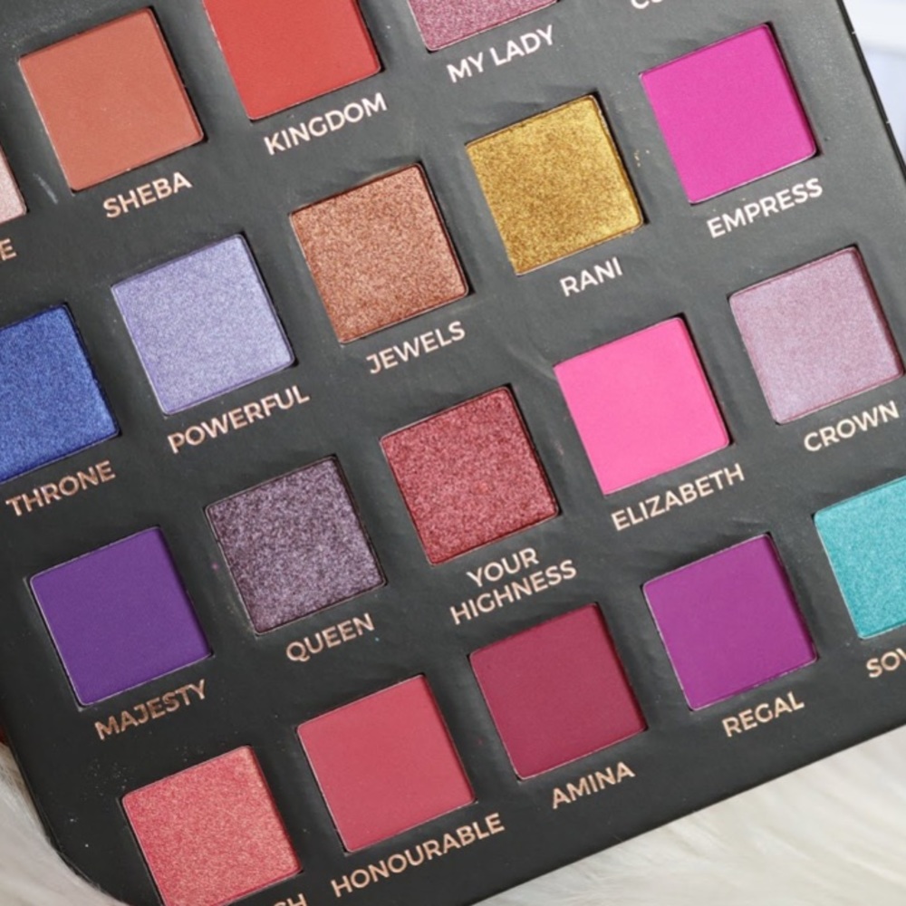 New Eloise THE QUEEN EYE SHADOW PALETTE - Picture 12 of 17